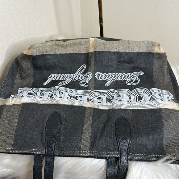 💯 Authentic Burberry Doodle Tote🍀 - Picture 4 of 16